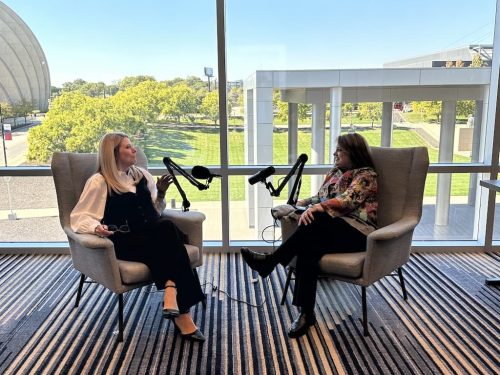 the-vet-recruiter-photo-gallery-2023-Veterinary-Innovation-Summit-StacyandCatherineHaskinsVIS2023