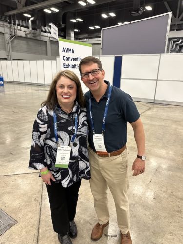 the-vet-recruiter-photo-gallery-Stacy-with-Dr.-Andy-Roark-2