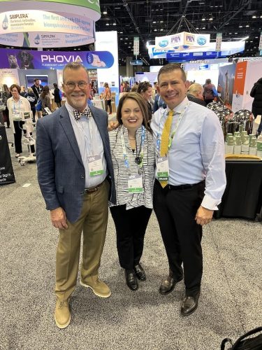 the-vet-recruiter-photo-gallery-Stacy-with-Dr.-Chris-Adolph-and-Dr.-Pete-Hann