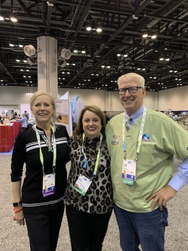 the-vet-recruiter-photo-gallery-Stacy-with-Dr.-Marty-Becker-and-Dr.-Eleanor-Green